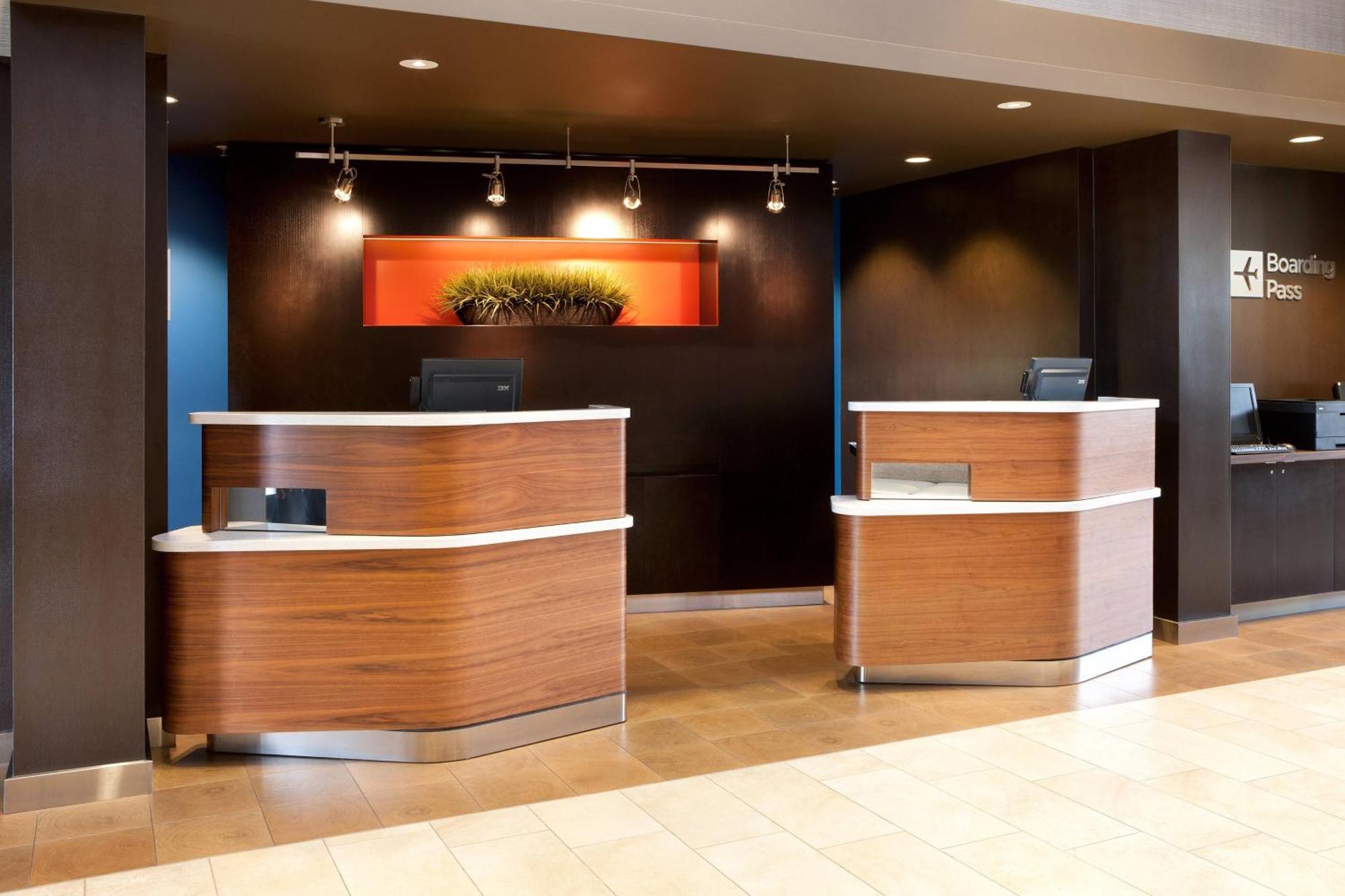 Hotel Courtyard By Marriott Oakland Airport Esterno foto